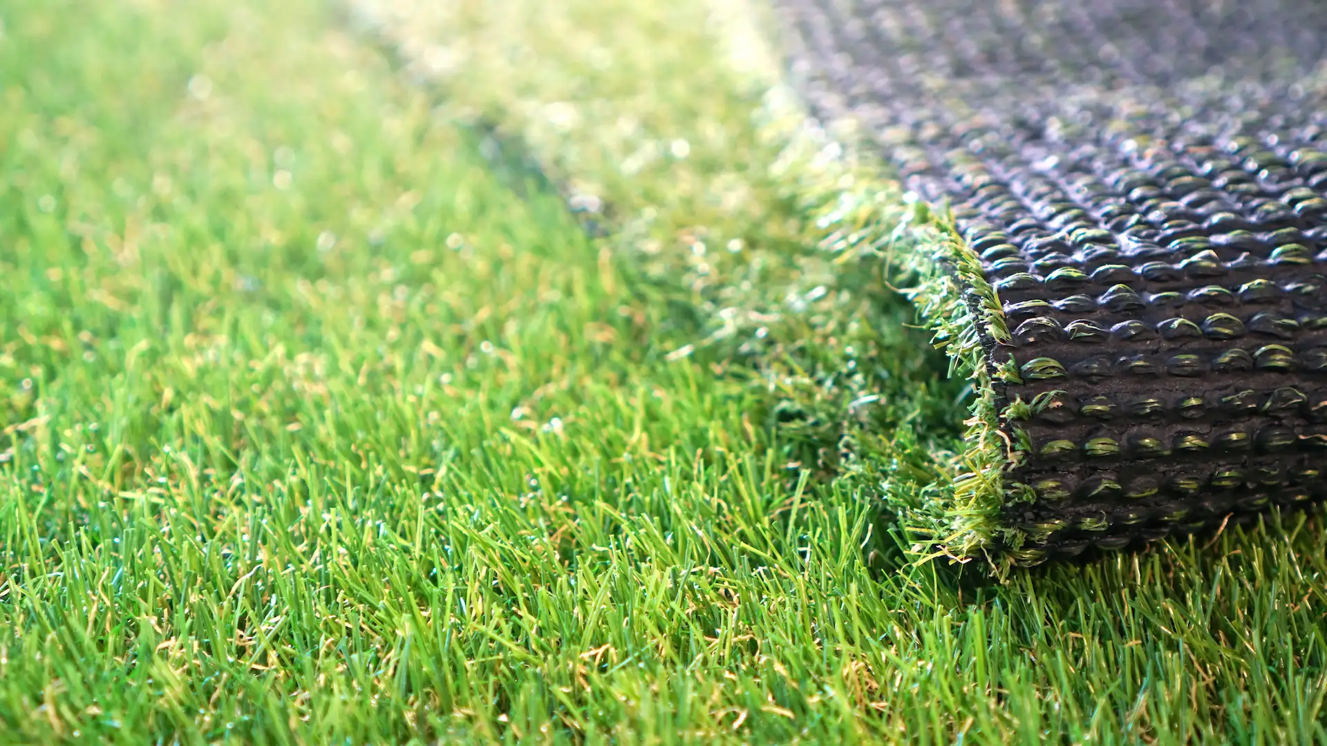 a close up of the top and bottom sides of artificial turf